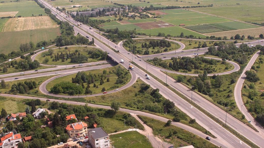 Депутати режат 1.8 млрд. лв. от Софийското околовръстно, наливат ги в „Хемус“ и пътя към Видин