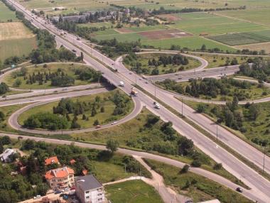 Депутати режат 1.8 млрд. лв. от Софийското околовръстно, наливат ги в „Хемус“ и пътя към Видин