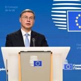 Домбровскис призова ЕС да действа с репарационния заем за Украйна