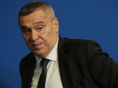 Само „Щандове за хората“ – с магазините няма да стане