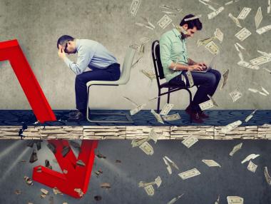 Заплати на две скорости: Кои взимат най-много и най-малко в България?