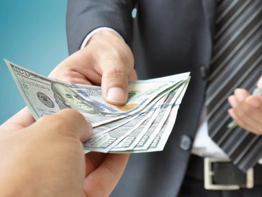 Време е за край на десетте (или повече) заплати при пенсиониране в държавата