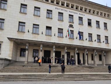 Еврозоната освобождава 16 млрд. лв. за кредити – какво може да направи БНБ?