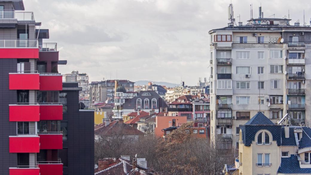 Седмични бизнес новини: Световен лидер при имотите влиза в България; „Еконт“ излиза от пощенския бизнес