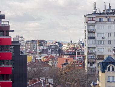 Седмични бизнес новини: Световен лидер при имотите влиза в България; „Еконт“ излиза от пощенския бизнес