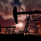 Петролът върви нагоре в очакване на решение за лихвите в САЩ