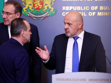 Вечерни новини: Тристранката каза „да“ на новия бюджет; Над 1.3 млрд. лв. за заводите с „Райнметал“