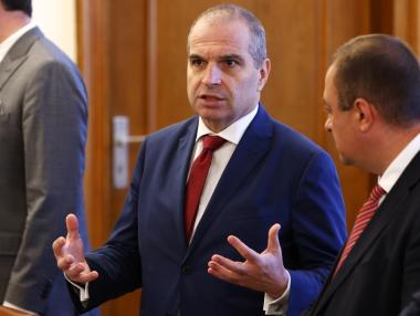 Иванов и Караджов изтриха половин милиард лева от пътно и жп строителство