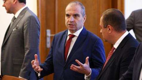 Иванов и Караджов изтриха половин милиард лева от пътно и жп строителство