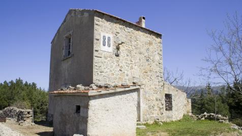 Да живееш в обезлюдено село в Сардиния: Как островът привлича нови жители