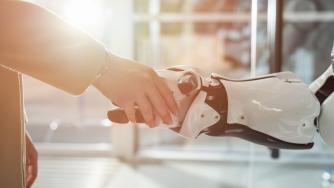 Япония е изправена пред криза с деменцията: Може ли технологиите да помогнат?