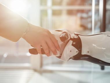 Япония е изправена пред криза с деменцията: Може ли технологиите да помогнат?