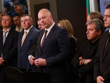 Вечерни новини: Кабинетът „Желязков“ падна; Държавата ще плаща повече на строителите