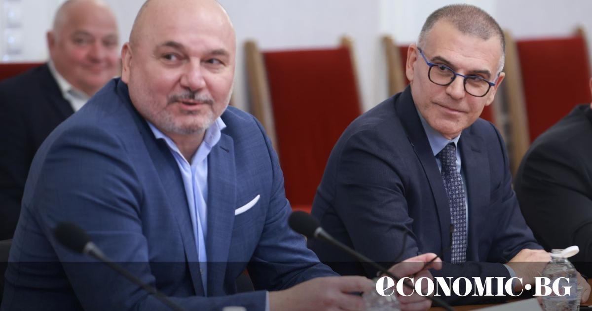 Няма нищо необичайно държавата да влезе в нова година без