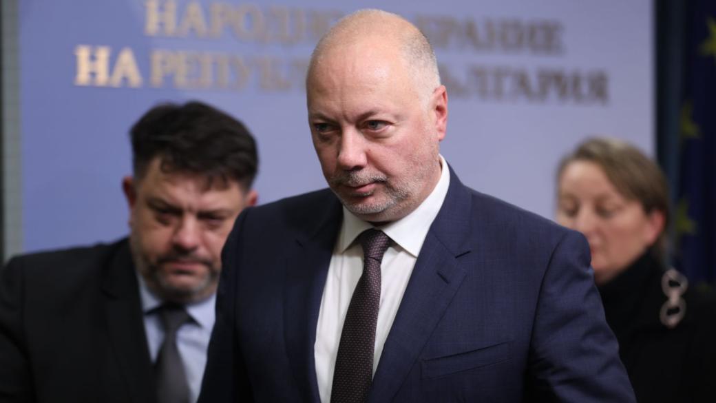 All MPs voted in favor of the resignation of the Zhelyazkov cabinet