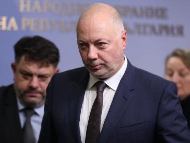 Всички депутати гласуваха „за“ оставката на кабинета „Желязков“