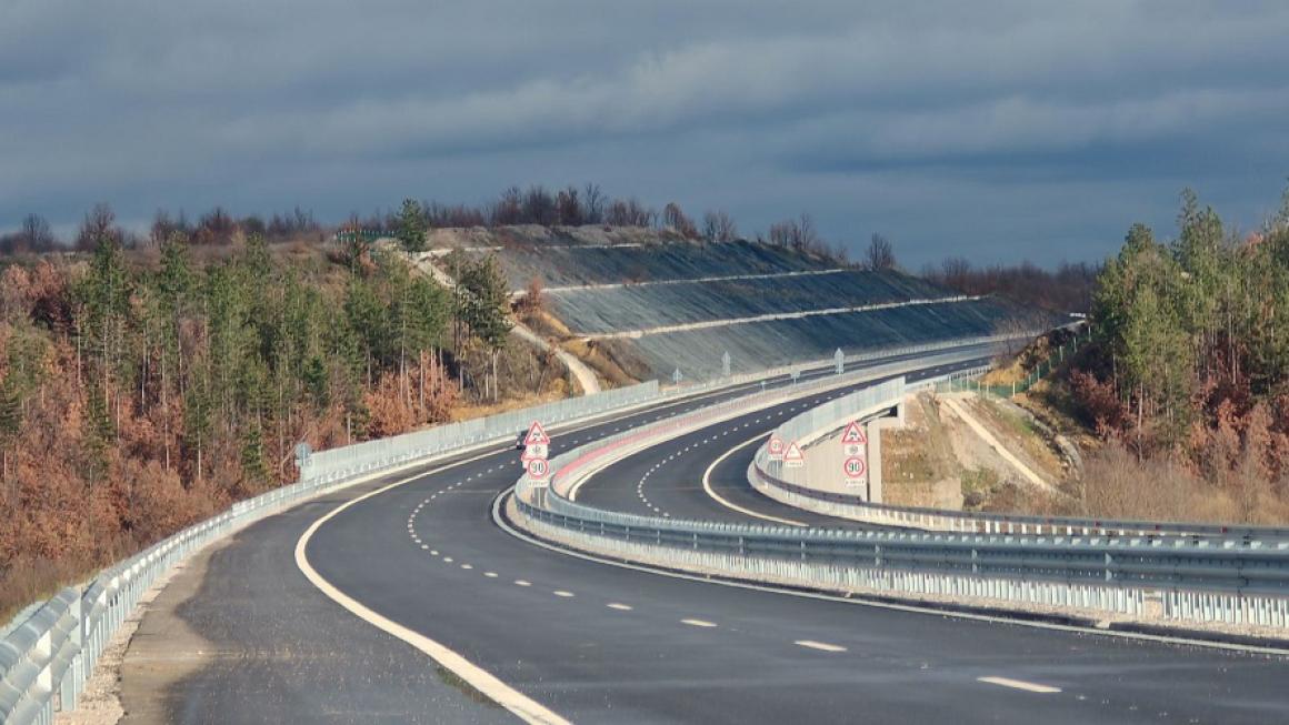Галерия :: Снимка 3 :: „Хемус“ пълзи напред с още 3 км: АПИ пуска движението към Луковит и Угърчин (Снимки)}