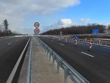 „Хемус“ пълзи напред с още 3 км: АПИ пуска движението към Луковит и Угърчин (Снимки)