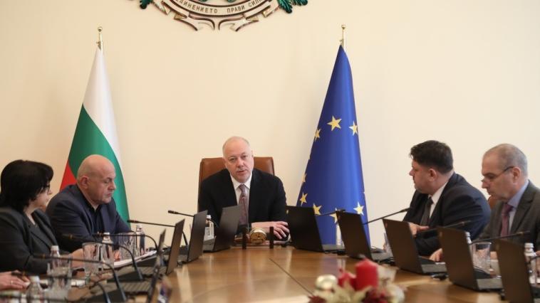 Като за предпоследно: Кабинетът „Желязков“ раздаде половин милиард за един ден