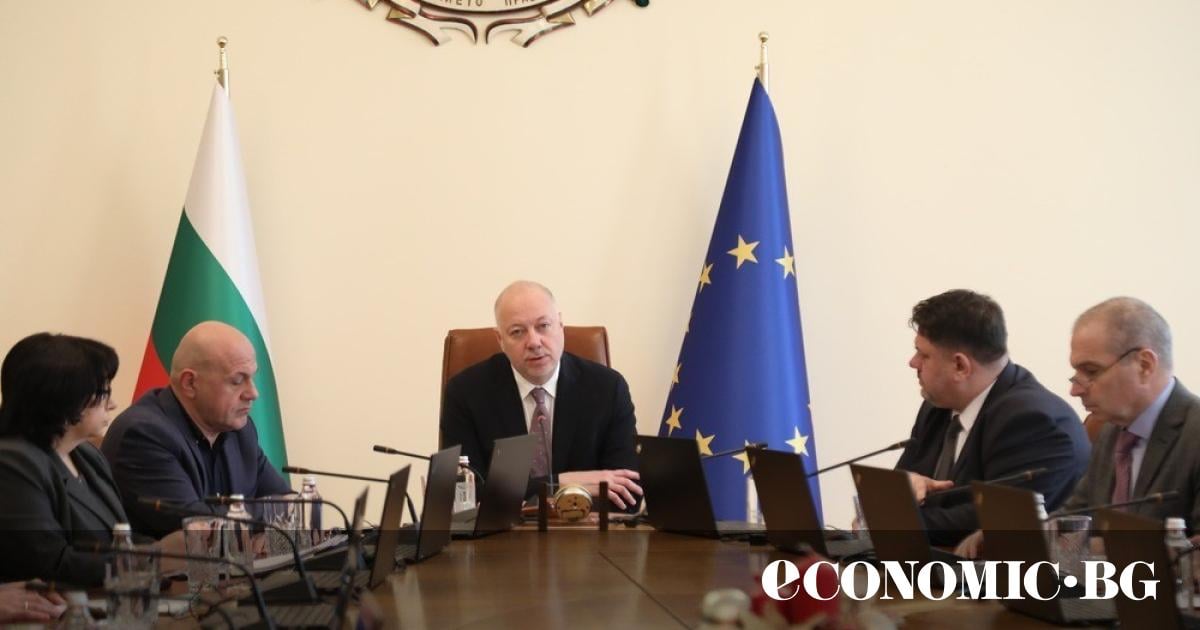 Извънредното заседание на правителството в понеделник се превърна в едно