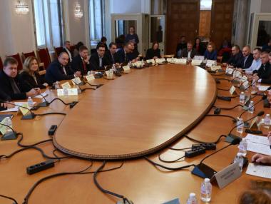 Първа крачка: Удължителният закон за бюджета мина в комисия
