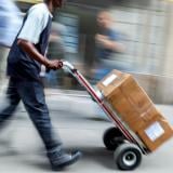 Онлайн пазаруването извън ЕС поскъпва: Всяка малка пратка ще се обмитява отделно