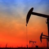 Цената на петрола скочи с 1.5% след блокадата срещу Венецуела