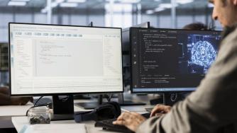 Изненадващата истина за влиянието на изкуствения интелект върху пазара на труда