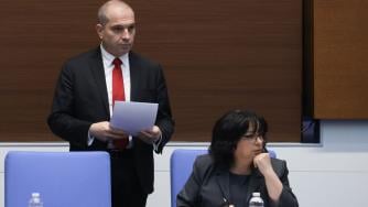 Седмични новини: Караджов даде 4 млрд. лв. на БДЖ; Fitch се притеснява за финансите на България