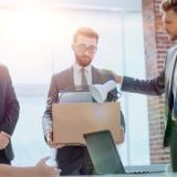 AI уволни десетки хиляди: Някои от най-значимите съкращения през 2025 г.