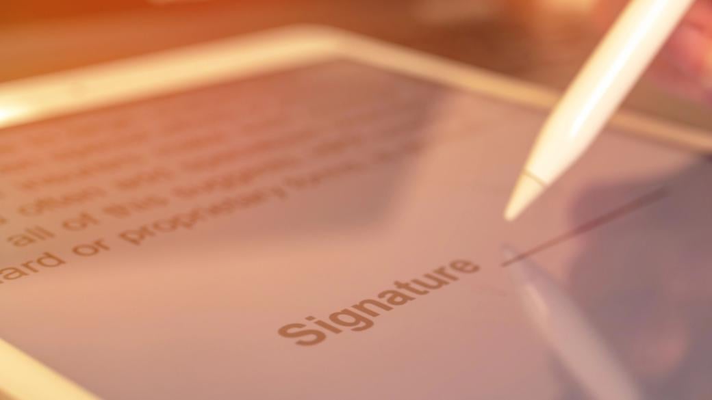 Държавната администрация преминава изцяло на „умни“ подписи