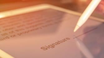 Държавната администрация преминава изцяло на „умни“ подписи