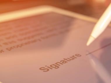 Държавната администрация преминава изцяло на „умни“ подписи