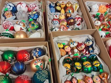 Ръцете, които не трепват: Как пловдивските майстори издухват живот в стъклото