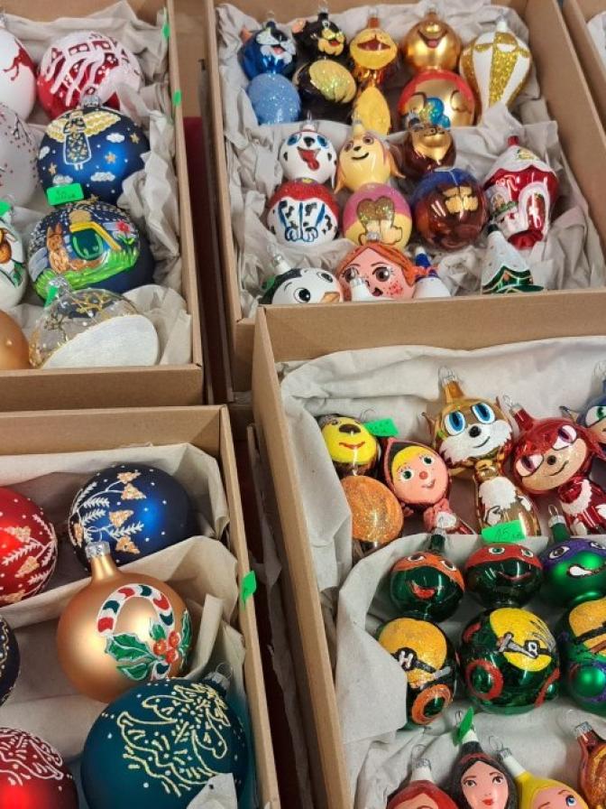 Ръцете, които не трепват: Как пловдивските майстори издухват живот в стъклото