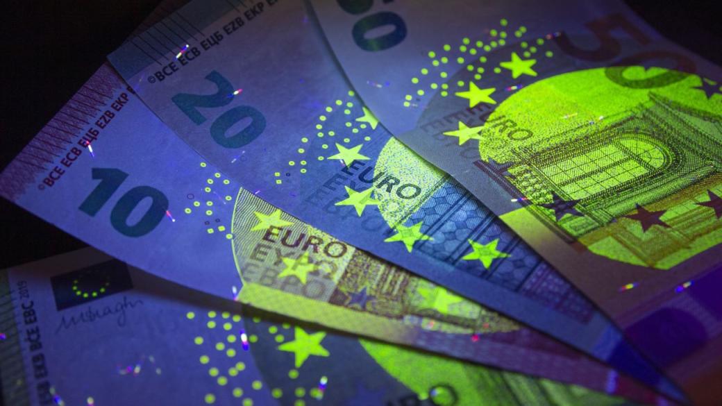 Девет пъти повече фалшиви евробанкноти: Как да ги разпознаем? (Графика)