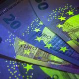 Девет пъти повече фалшиви евробанкноти: Как да ги разпознаем? (Графика)