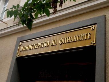 Дефицитът в бюджета остава в рамките на 3%, но приходите изостават от плана