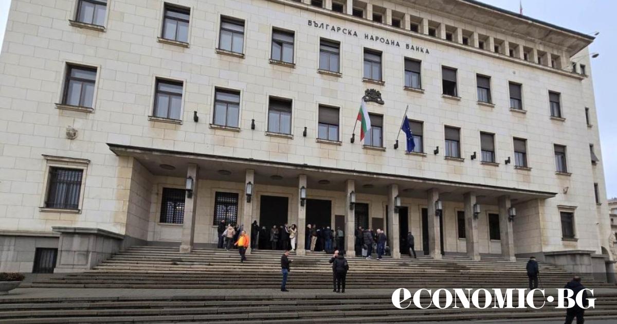 Дефицитът в бюджета остава в рамките на 3%, но приходите