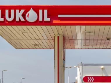 Активи за 22 млрд. долара: Chevron и Quantum искат международния бизнес на „Лукойл“