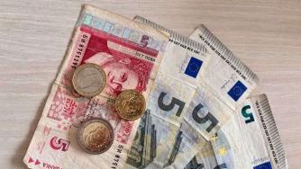 България и еврото: Какъв беше срокът на двойно обращение при другите държави? (Таблица)