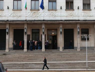 БНБ и търговските банки ще работят извънредно днес