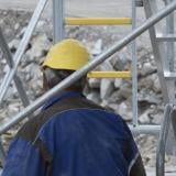 Търсенето на труд се забавя, но структурните дефицити остават