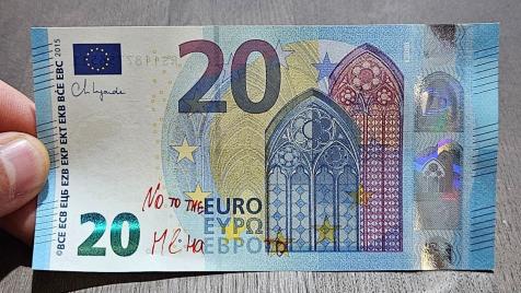 БНБ предупреди, че надрасканите евробанкноти стават невалидни