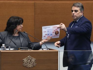 „Неясен текст“: С колко ще бъдат увеличени заплатите на държавните служители?