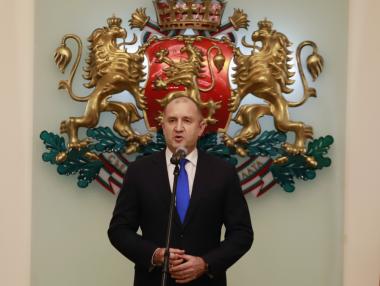 Президентът Радев подаде оставка, влиза в политиката