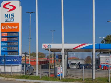 Развръзка под натиск: Унгарска компания придобива петролния монополист на Сърбия