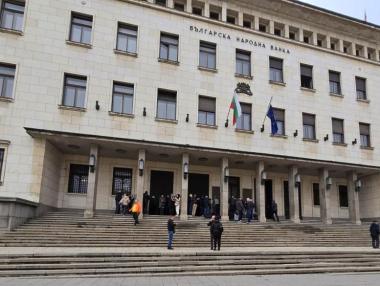 Ножицата между вноса и износа продължава да се разтваря