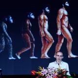 AI ще предизвика две големи кризи, прогнозира Ювал Ноа Харари