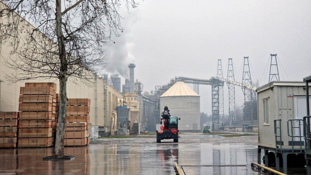 Целият бизнес се обедини срещу желанието на правителството да затвори „Кроношпан“